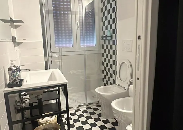 Elegant In The Heart Of ボローニャ